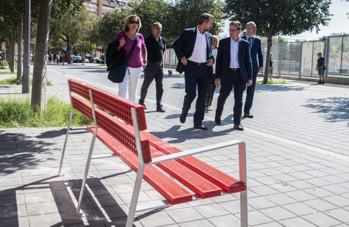 Bancos fabricados con tarjetas bancarias